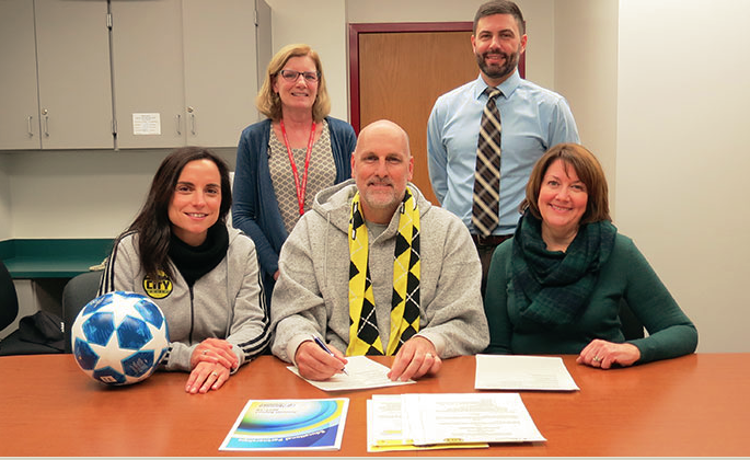 Ellicott City Soccer Club Brings Get on the Bus Program to Deep Run and Talbott Springs Elementary Schools